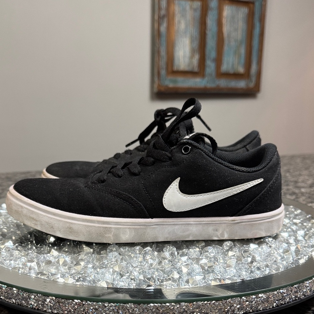 Nike Women’s Black Low-Top SB Check canvas skate Sneakers EUC 8.5